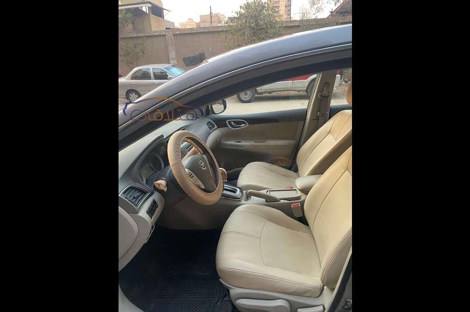 Sentra Nissan Dark grey