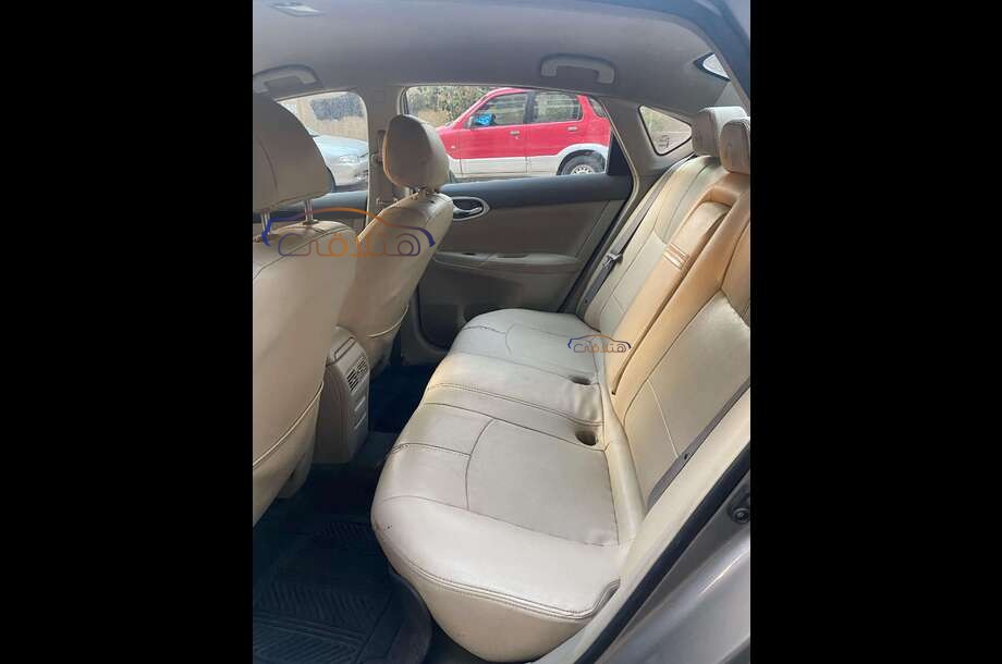 Sentra Nissan Dark grey