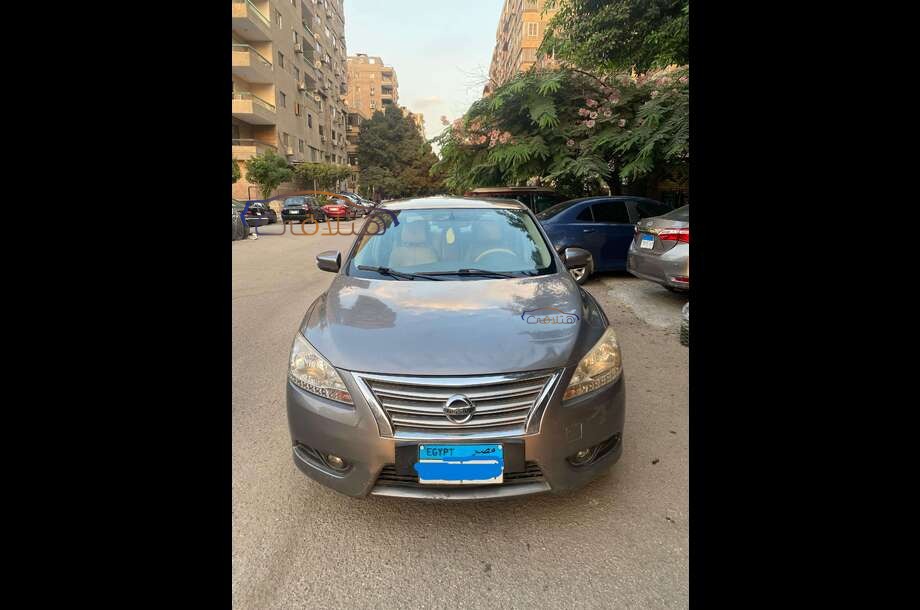 Sentra Nissan Dark grey