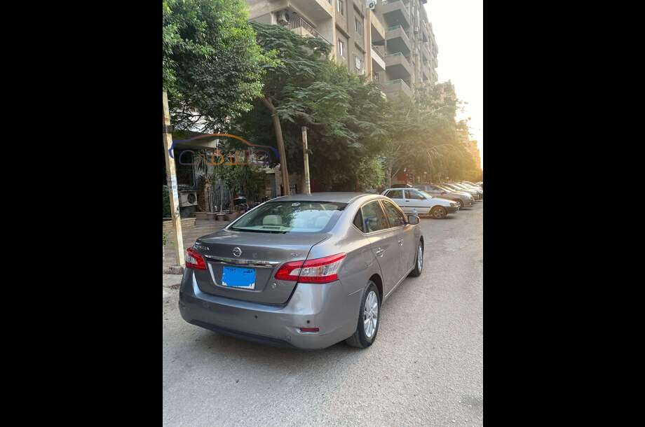 Sentra Nissan Dark grey