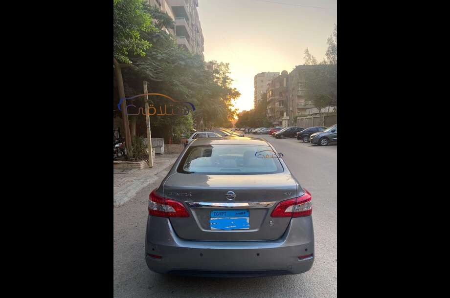 Sentra Nissan Dark grey
