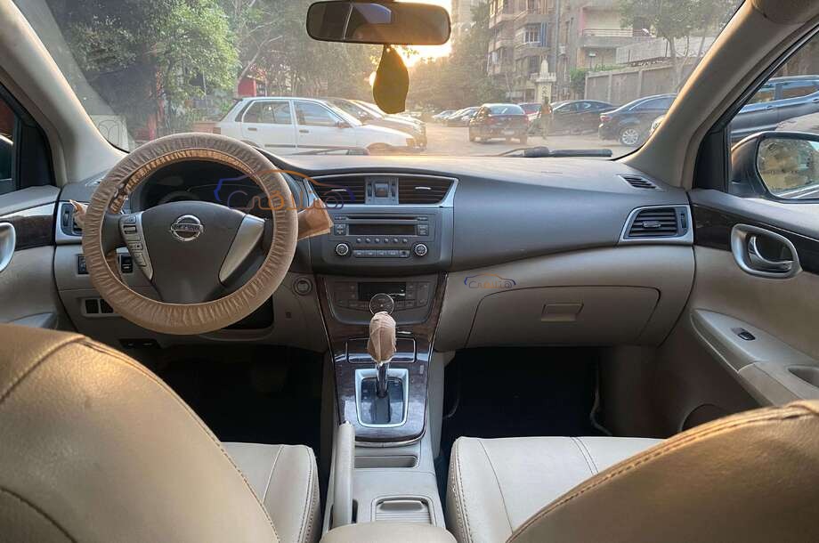 Sentra Nissan Dark grey