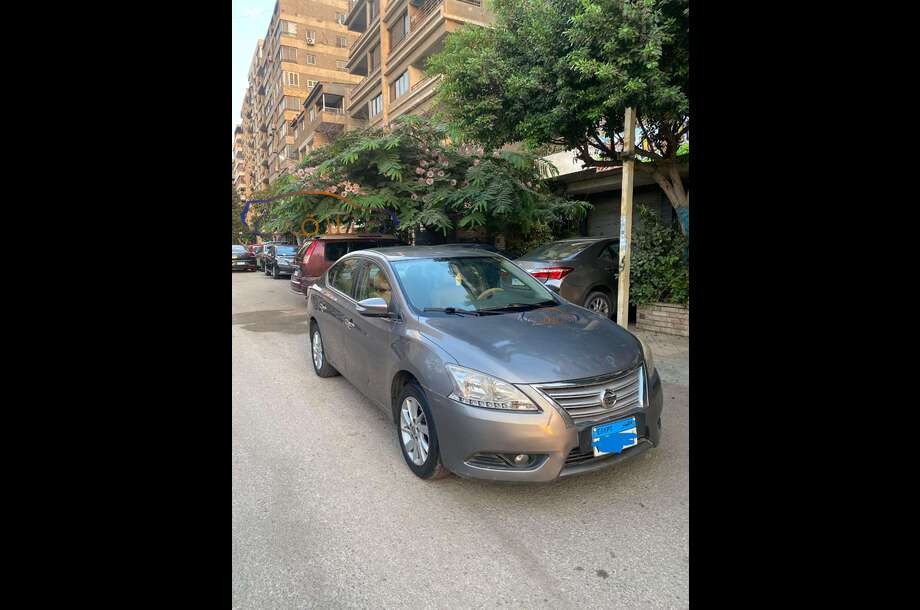 Sentra Nissan Dark grey
