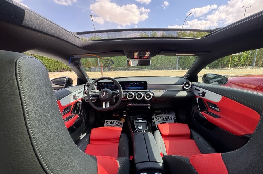 CLA 200 Mercedes أسود