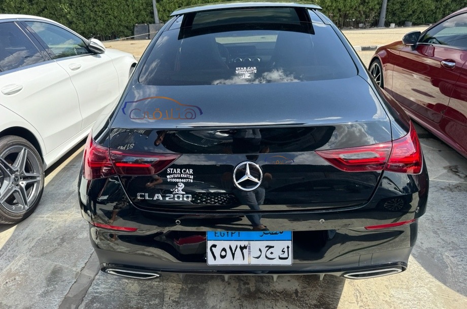 CLA 200 Mercedes أسود