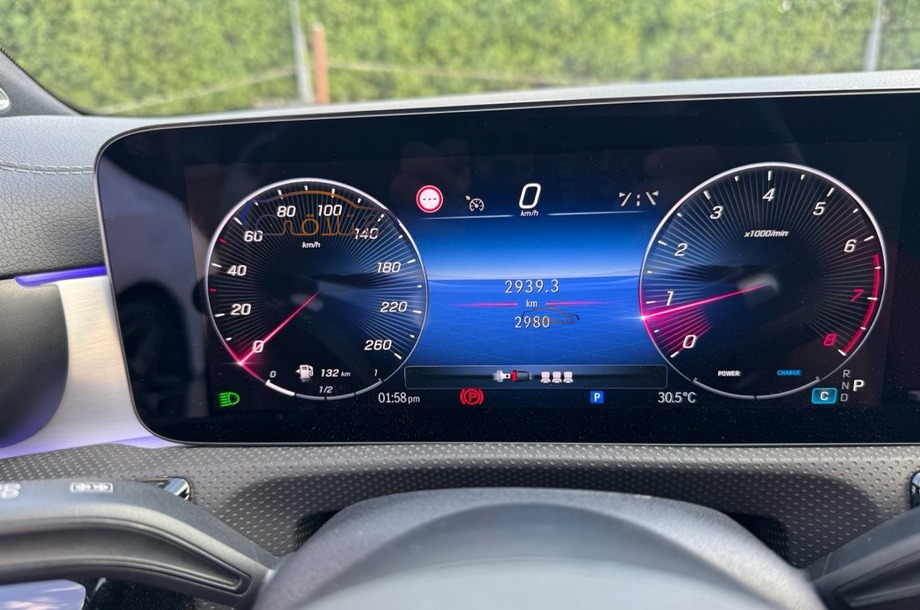 CLA 200 Mercedes أسود