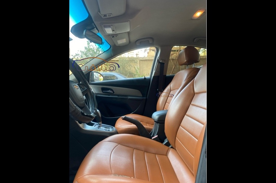 Cruze Chevrolet بني