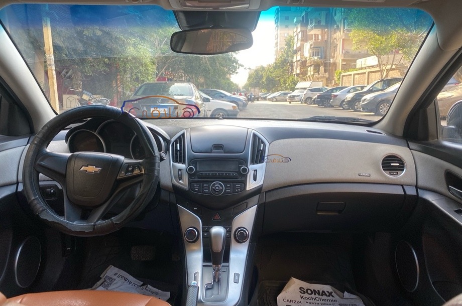 Cruze Chevrolet بني