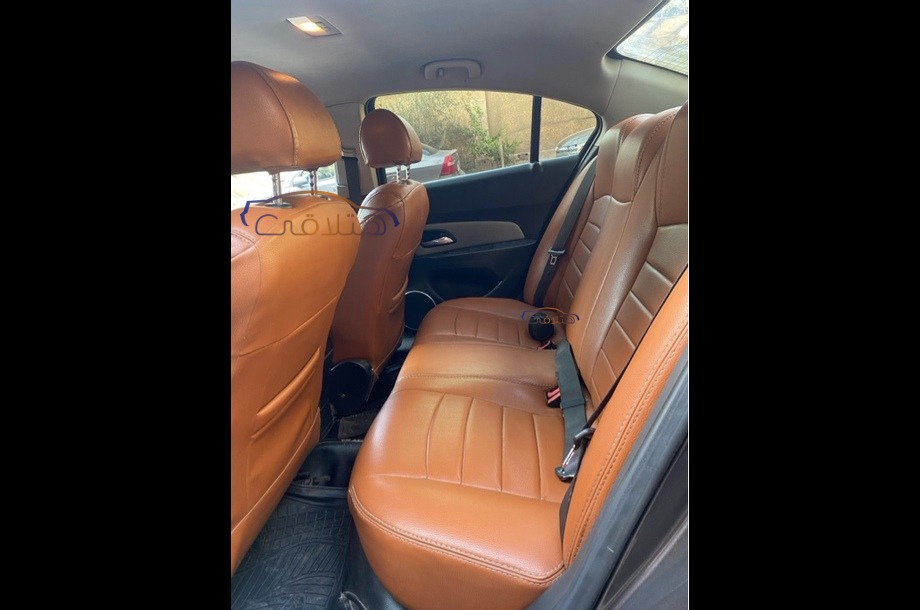 Cruze Chevrolet بني