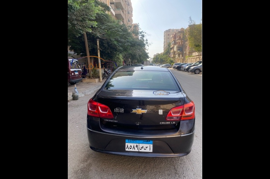 Cruze Chevrolet بني