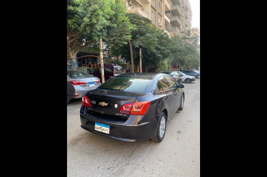 Cruze Chevrolet بني