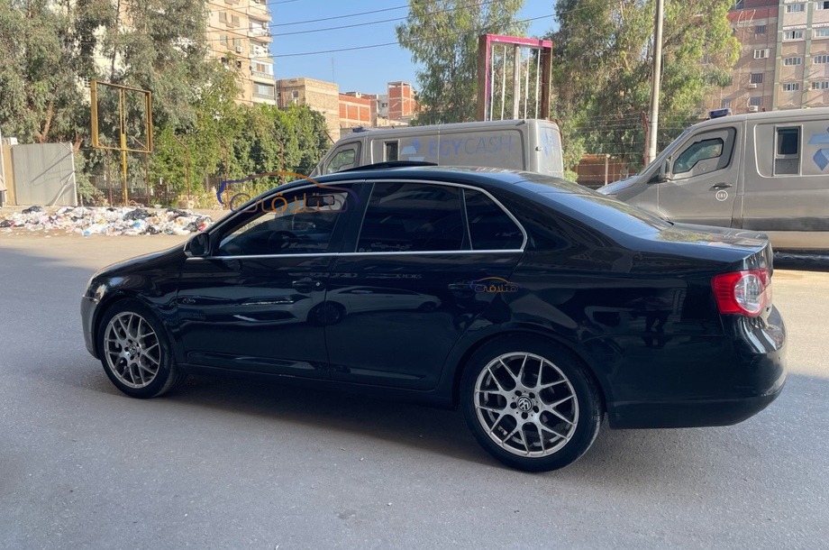 Jetta Volkswagen أسود