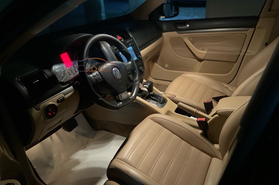 Jetta Volkswagen أسود