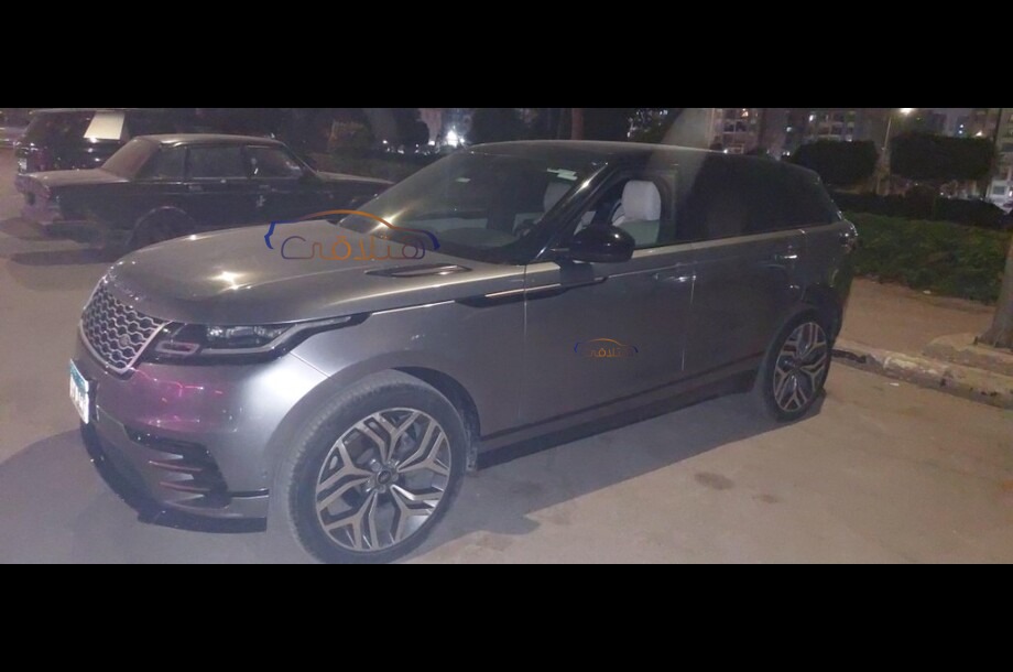 Velar Land Rover فضي