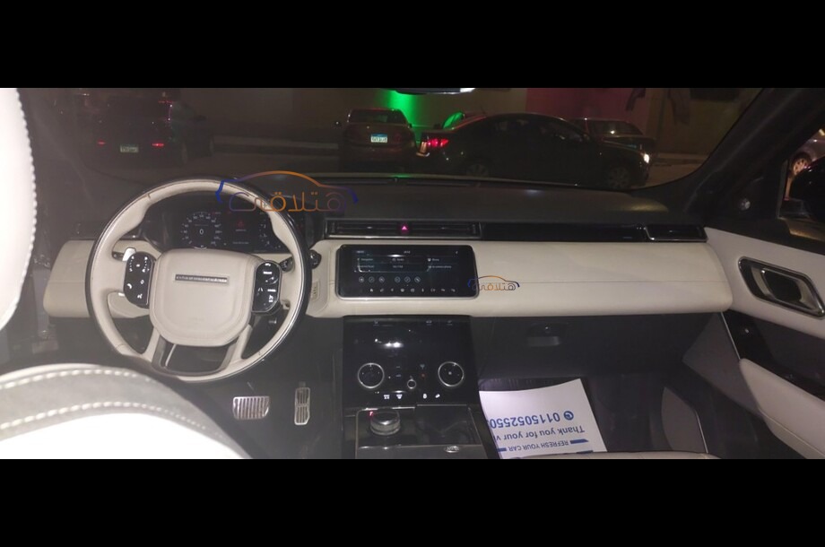 Velar Land Rover فضي