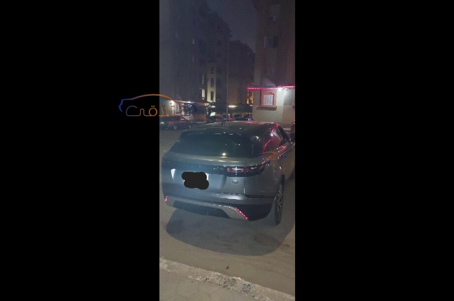 Velar Land Rover فضي