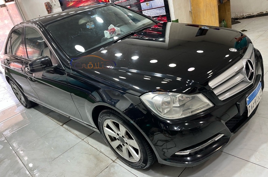 C 180 Mercedes أسود