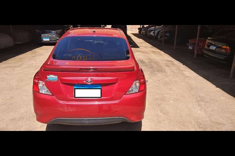 Sunny Nissan احمر
