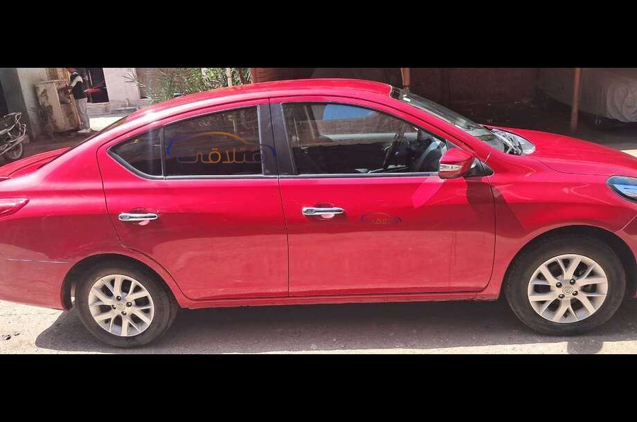 Sunny Nissan احمر