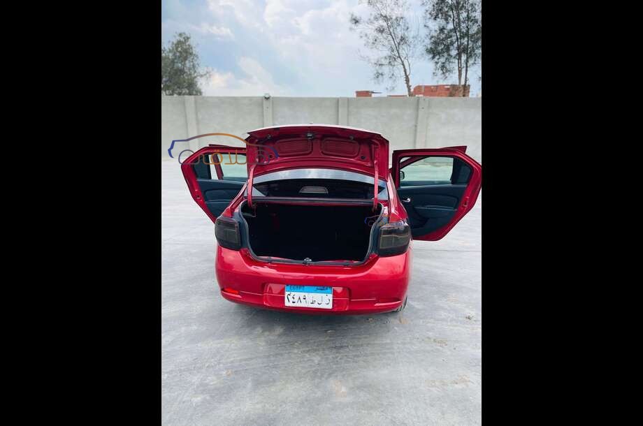 Logan Renault احمر