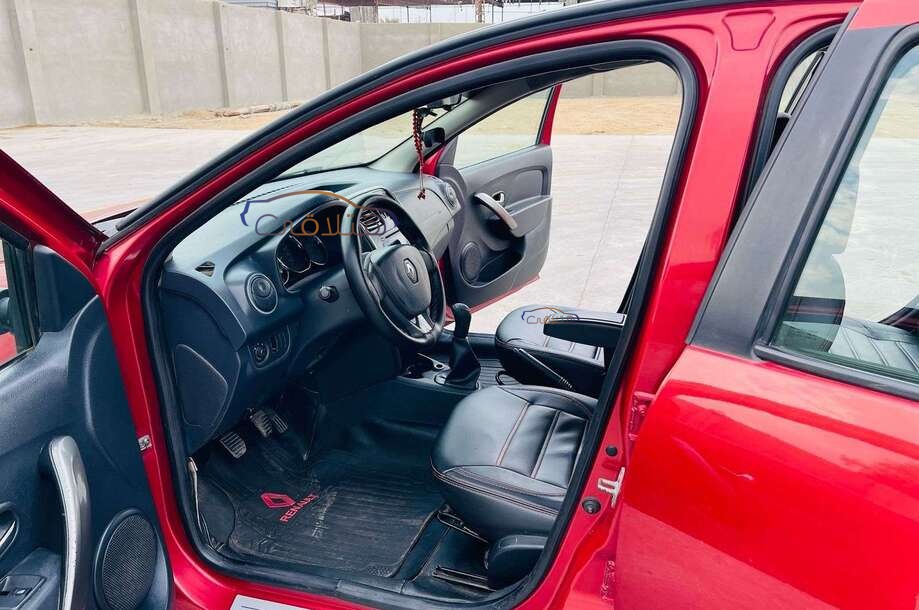 Logan Renault احمر