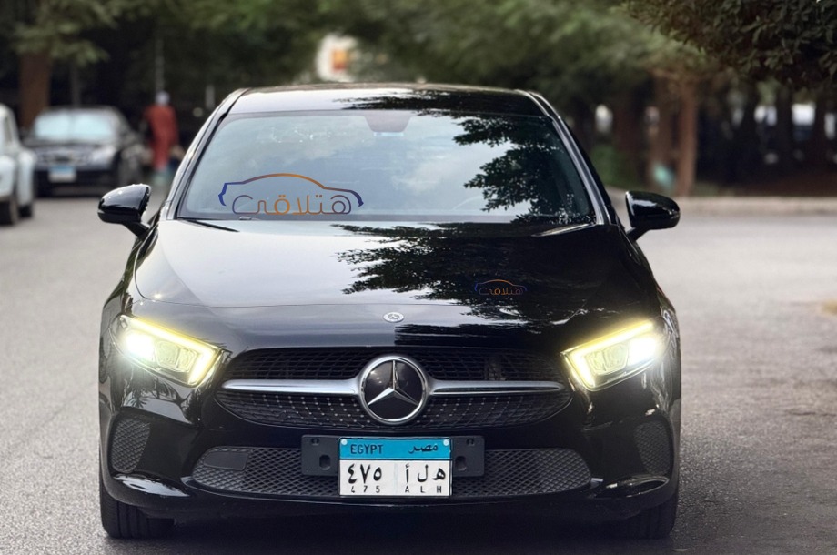 A 180 Mercedes أسود
