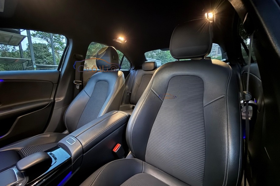 A 180 Mercedes أسود