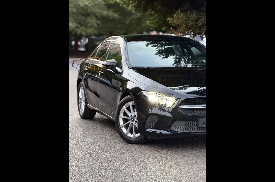 A 180 Mercedes أسود