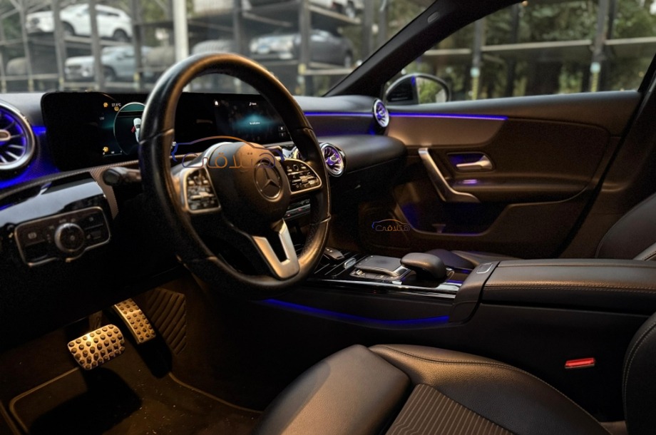 A 180 Mercedes أسود