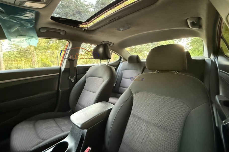 Elantra AD Hyundai احمر