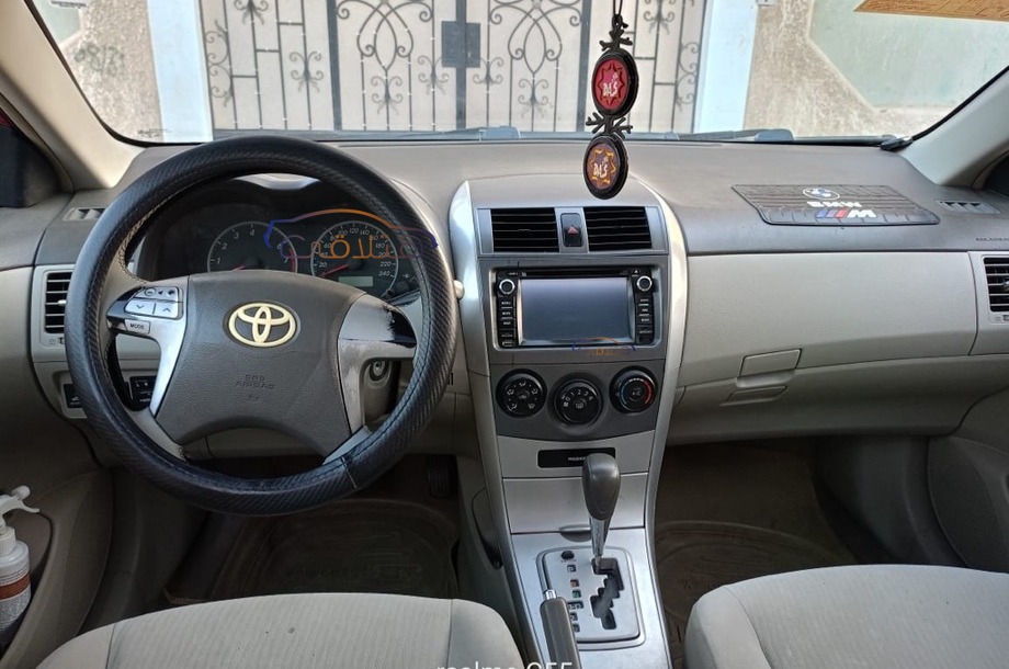 Corolla Toyota احمر غامق
