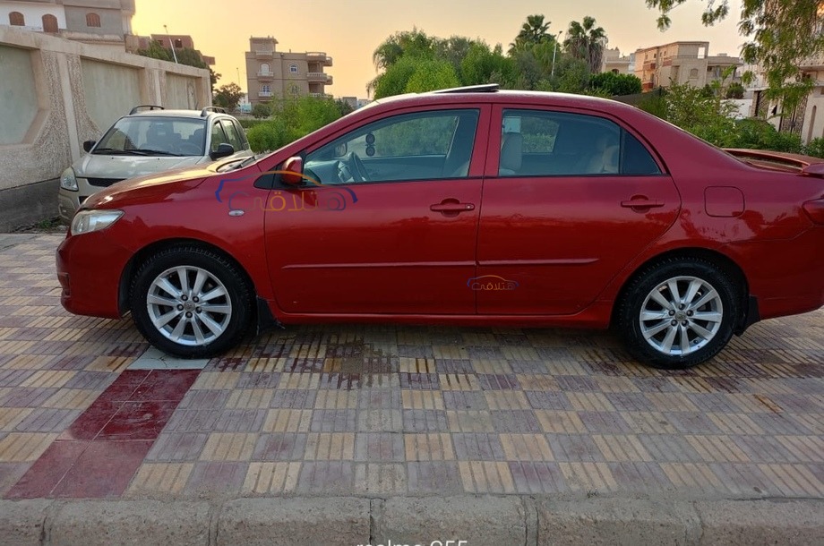 Corolla Toyota احمر غامق