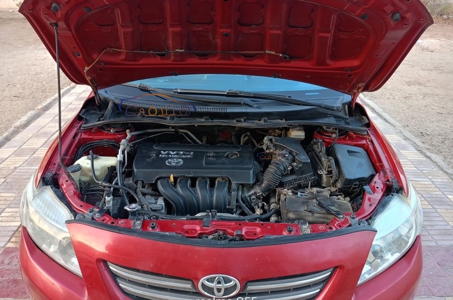 Corolla Toyota احمر غامق