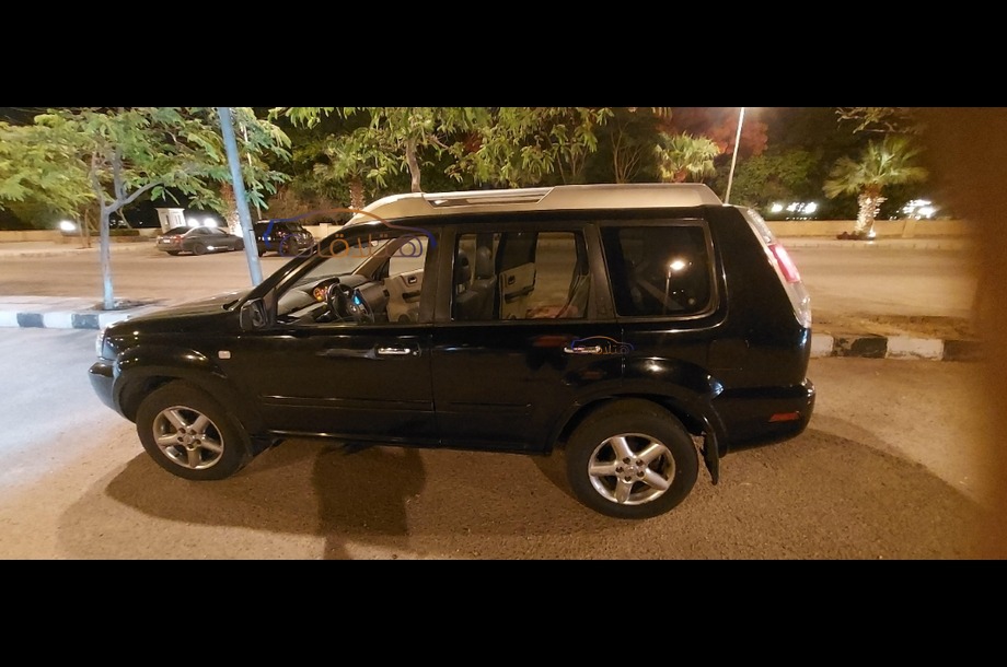 XTrail Nissan Black