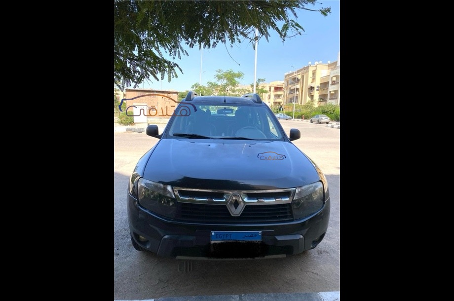 Duster Renault أسود