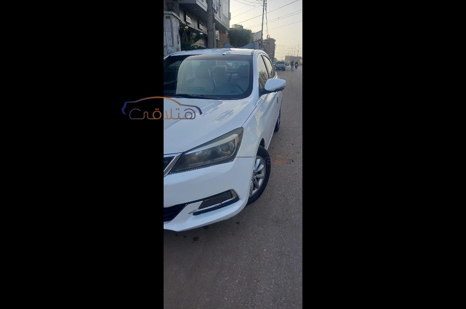 V7 Changan أبيض