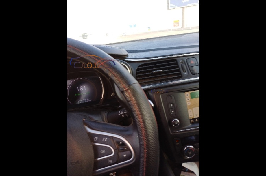 Kadjar Renault أسود