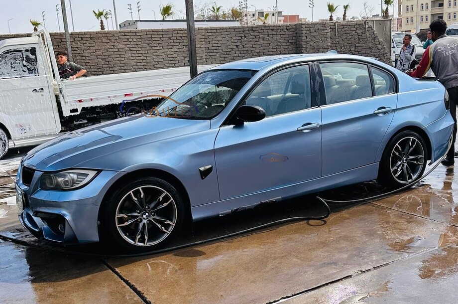 320 BMW أزرق