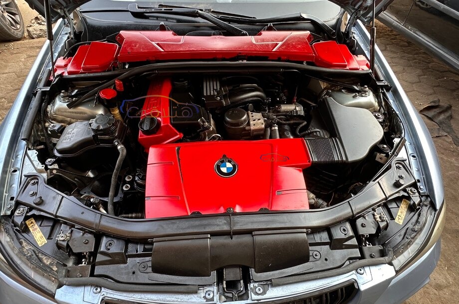 320 BMW أزرق