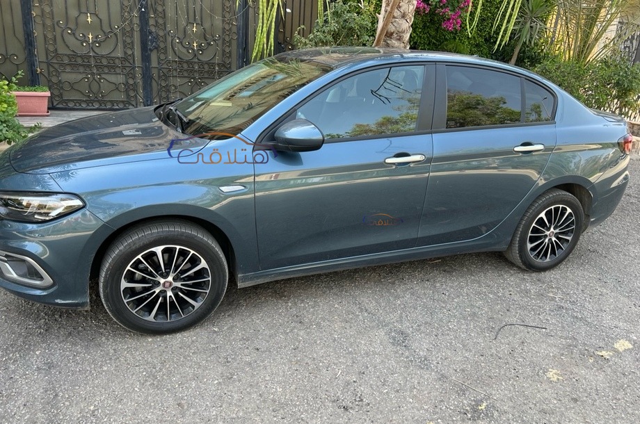 Tipo Fiat الأزرق الداكن