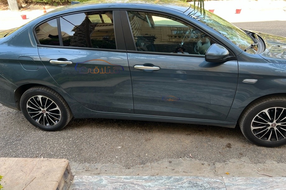 Tipo Fiat الأزرق الداكن