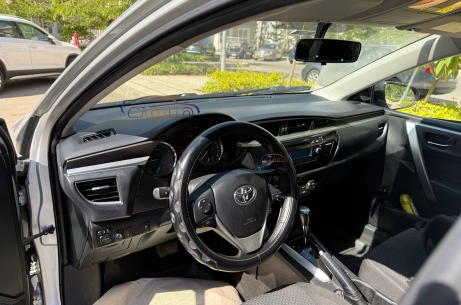 Corolla Toyota فضي