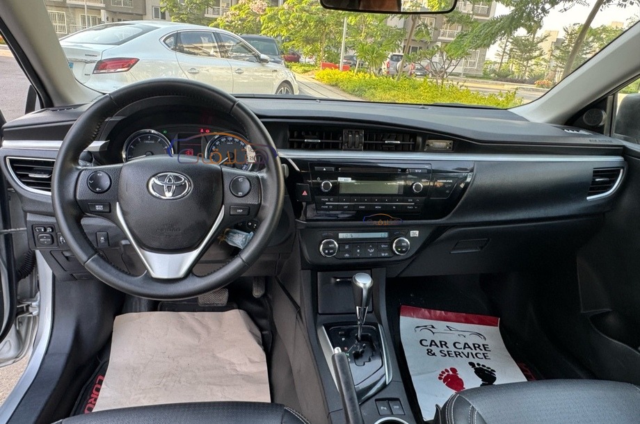 Corolla Toyota فضي