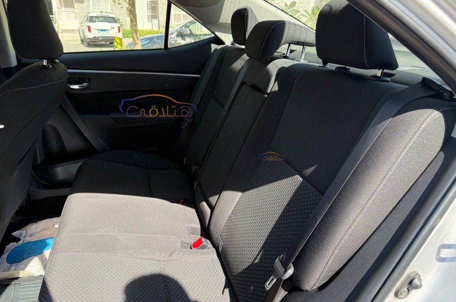 Corolla Toyota فضي