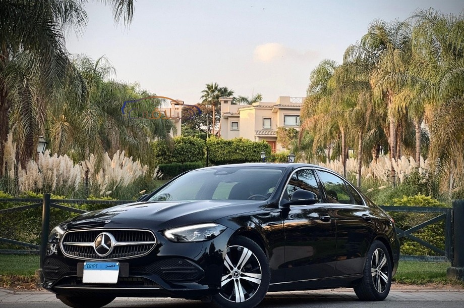 C 200 Mercedes أسود