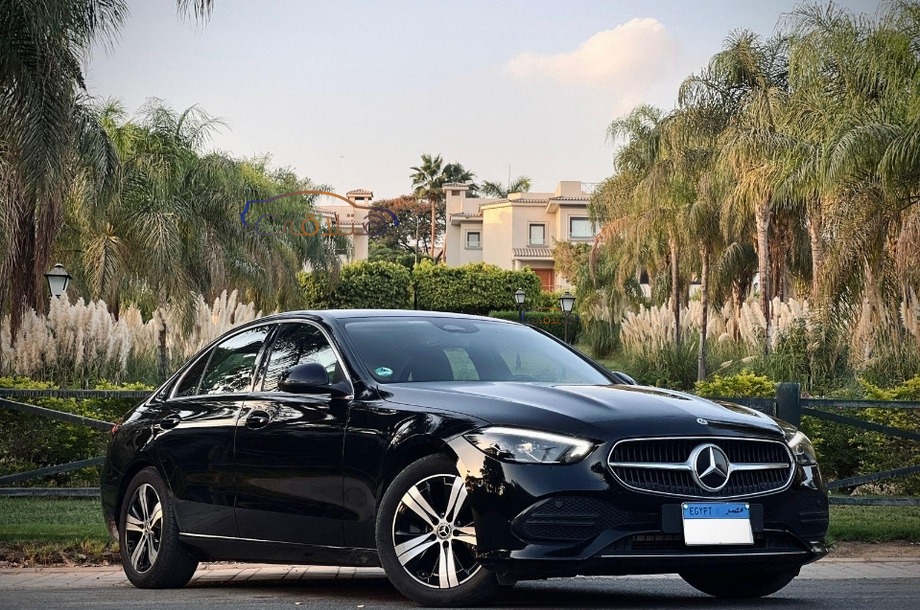 C 200 Mercedes أسود