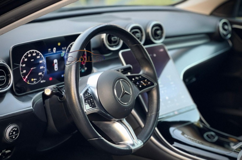 C 200 Mercedes أسود