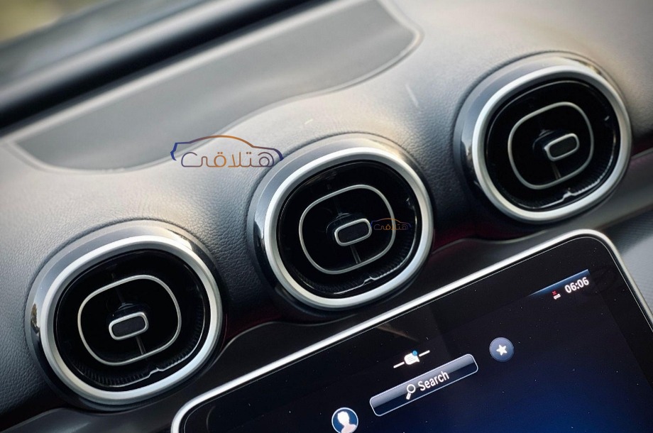 C 200 Mercedes أسود