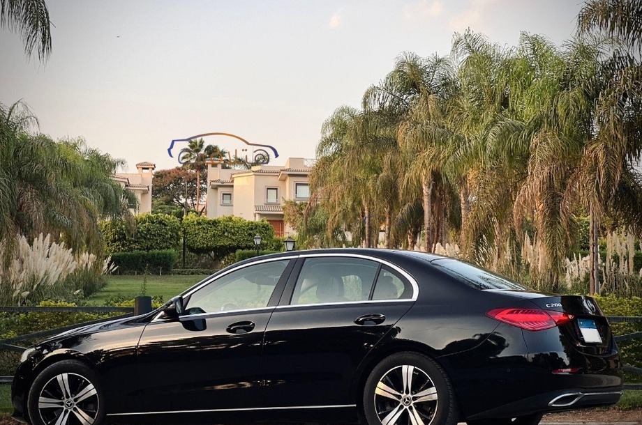 C 200 Mercedes أسود