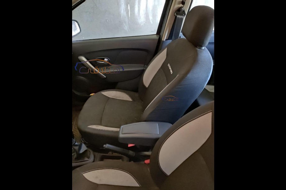 Sandero Step Way Renault أسود